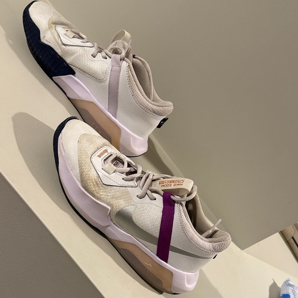 Girls Nike Indoor Basketball Sneakers - Picture 4 of 10